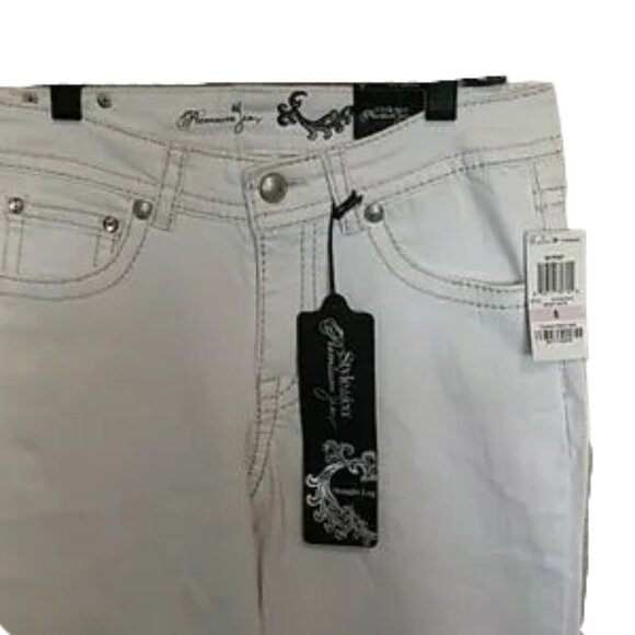 Style & Co. White Straight Leg Jeans with Embroidered Pockets - Size 6 - Picture 5 of 8